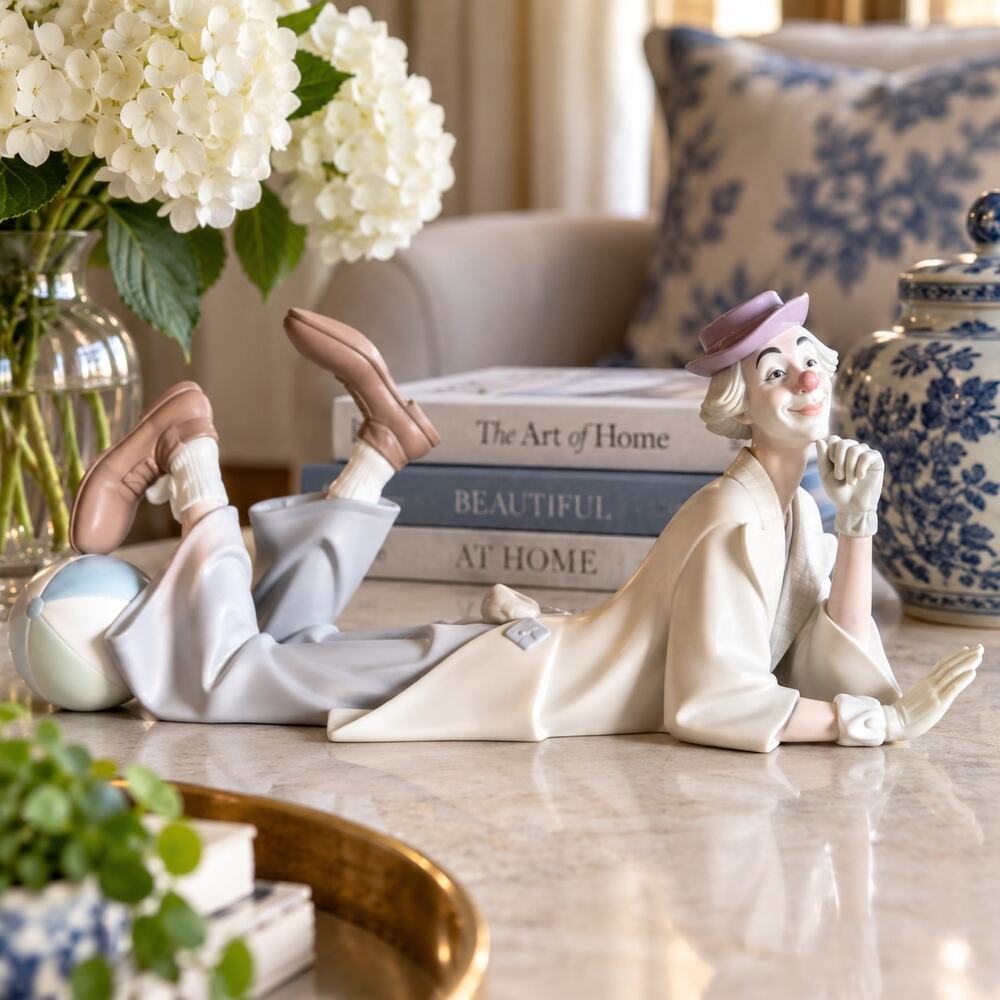 LLADRO #4618 Reclining Clown with Ball Porcelain Figurine Retired Spain